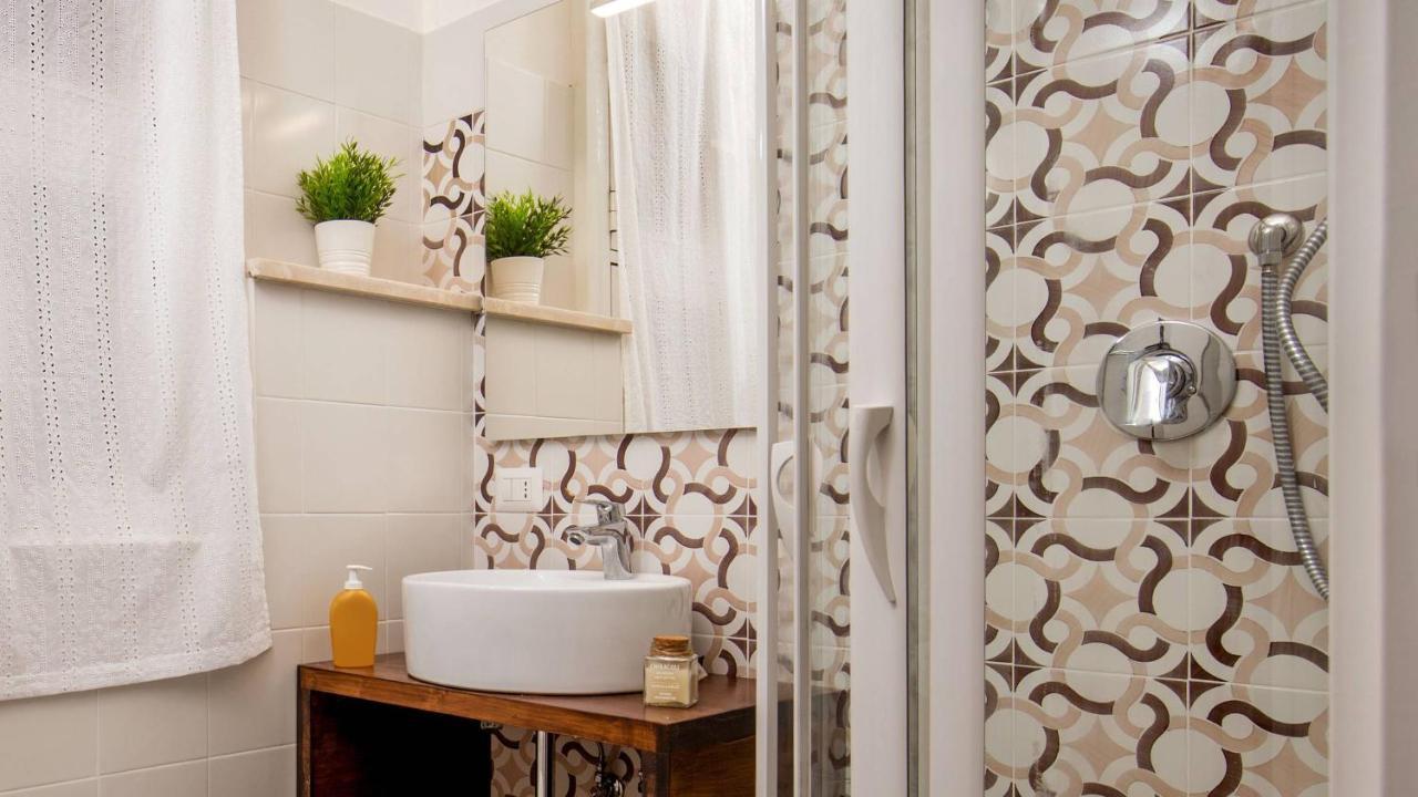 Sweet Rooms Piramide Bed And Breakfast Rome Exterior photo
